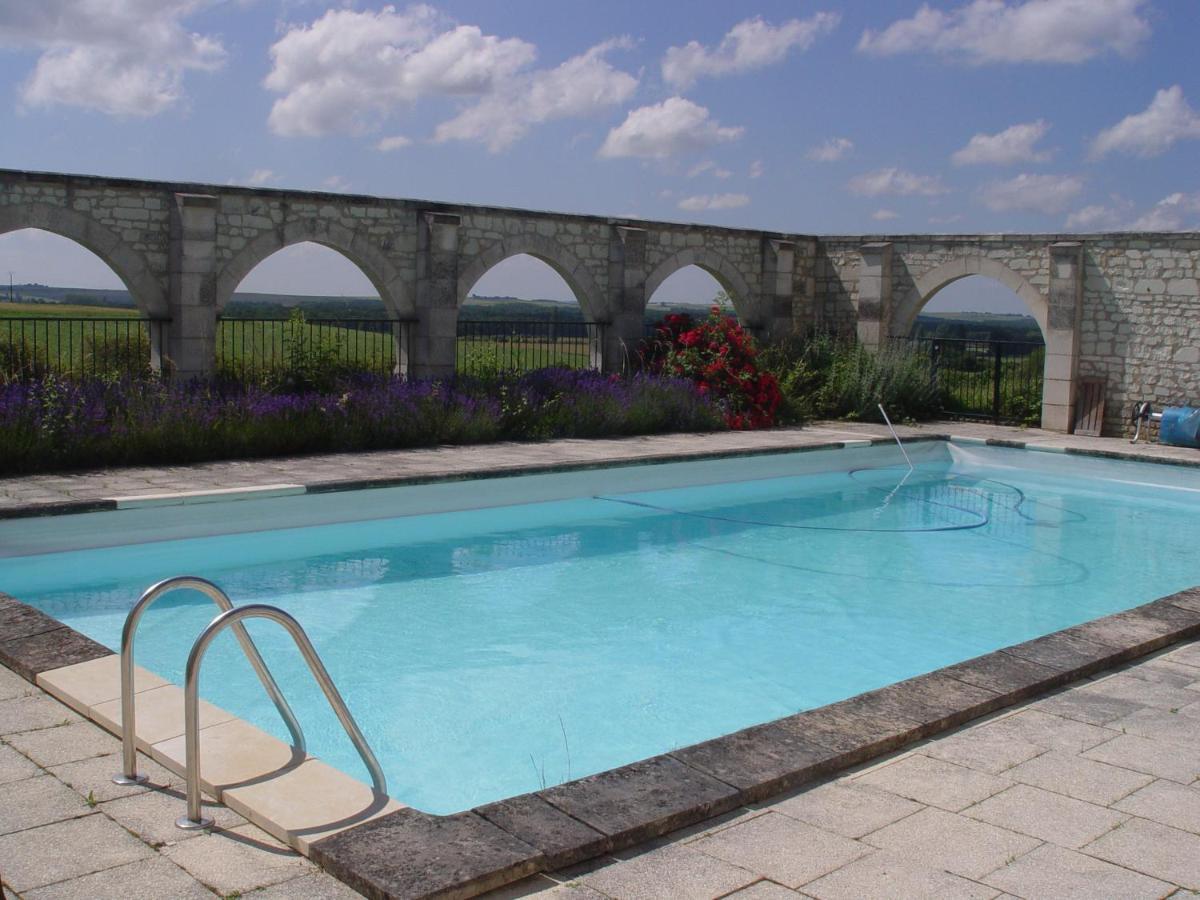Gite Du Manoir Des Roches Saires Exterior photo